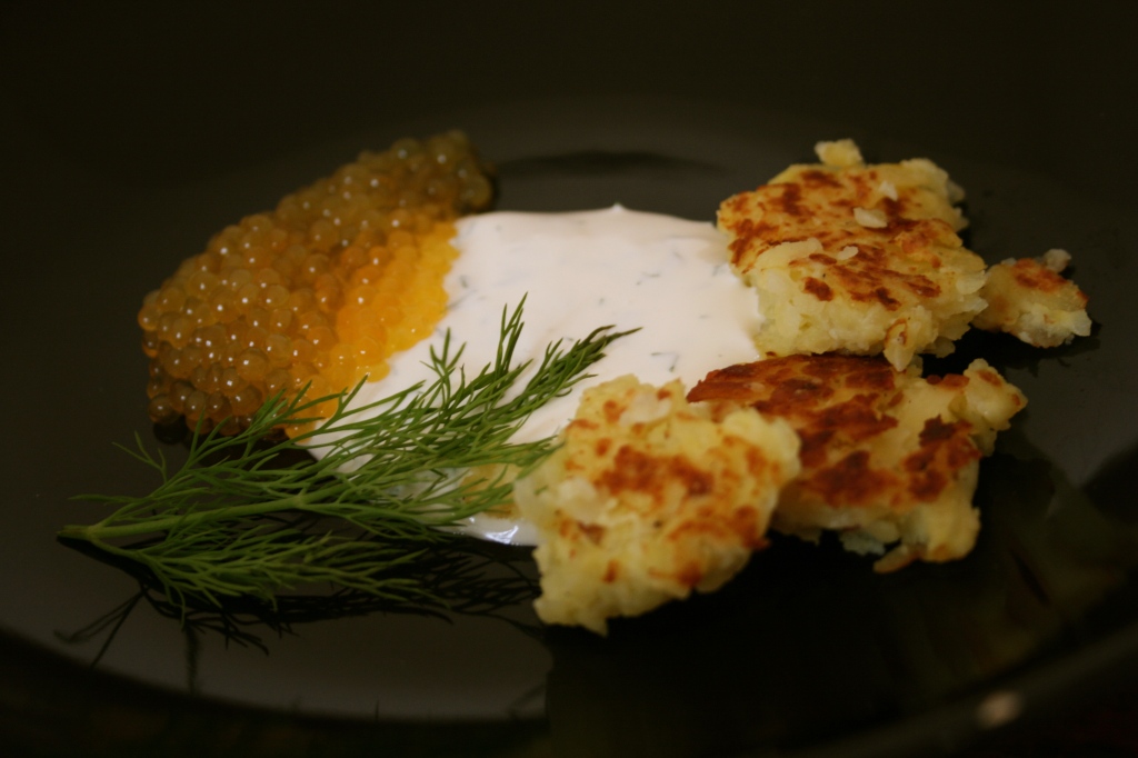 Saiblingskaviar mit Kartoffelschmarrn &amp; Dillschmand (Foto: Cookmunity ...